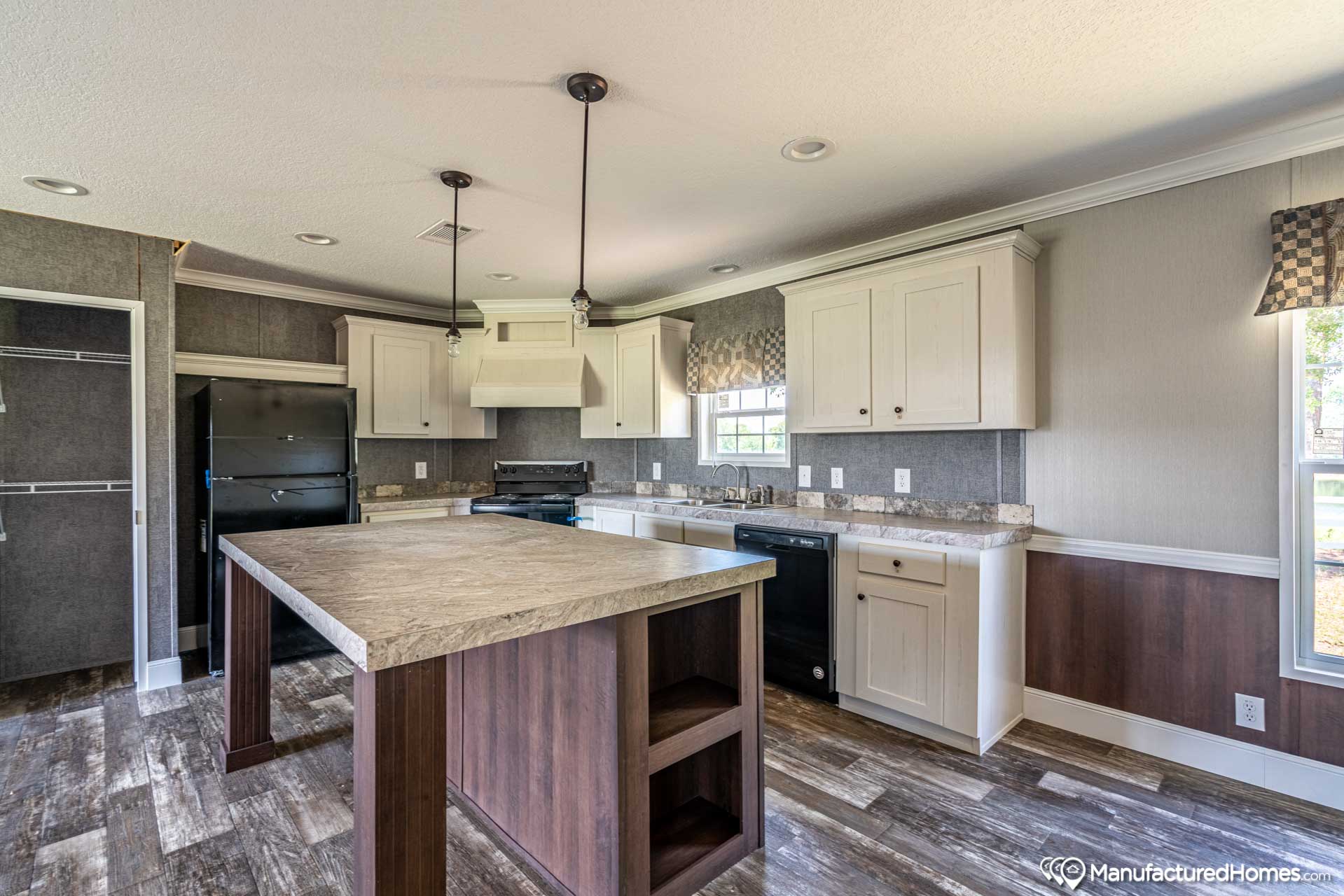 Carriage Manor II 28523C Yess Home Center of Vidalia